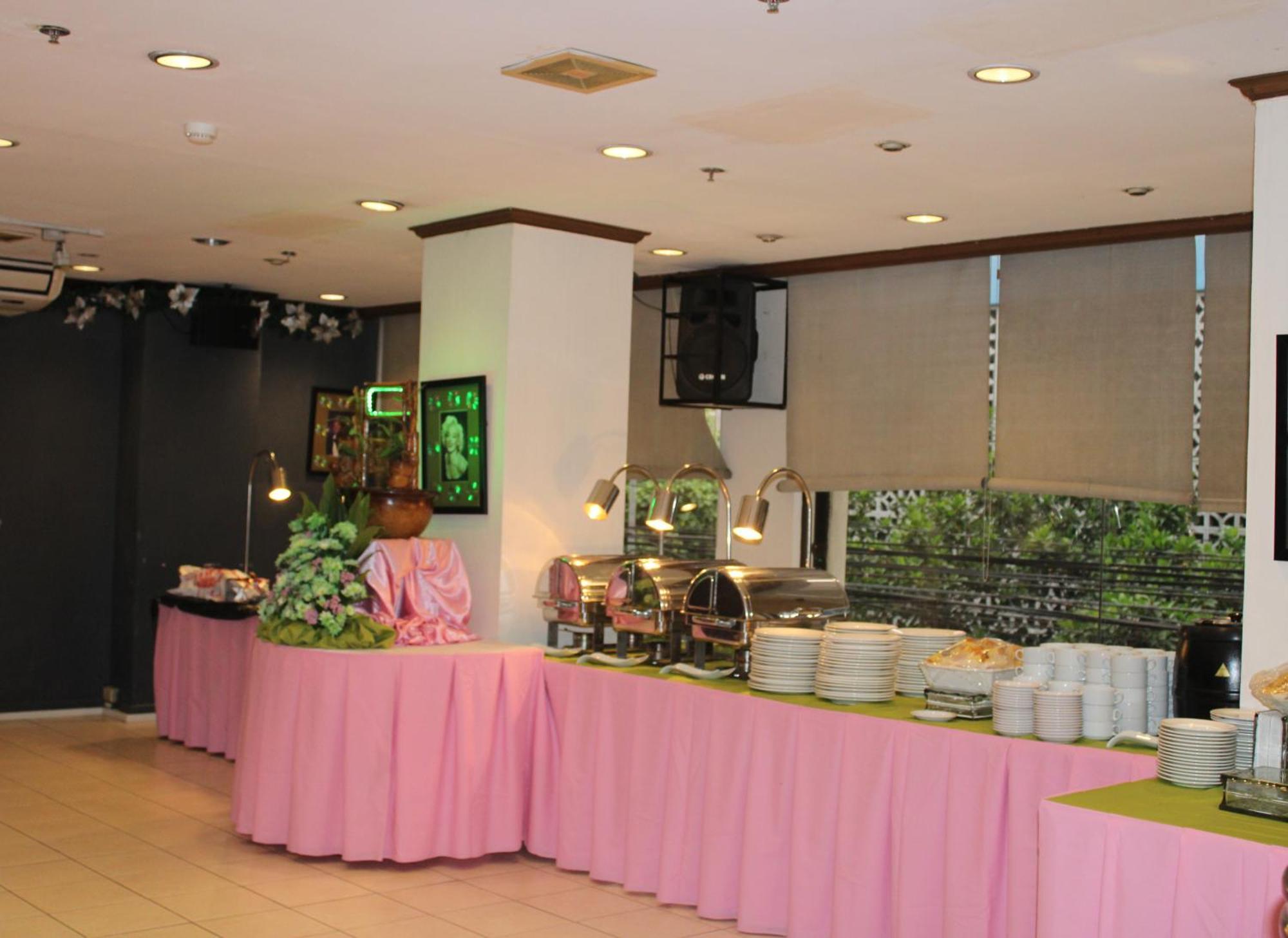 OYO 653 Rosas Garden Hotel Manila Exterior foto