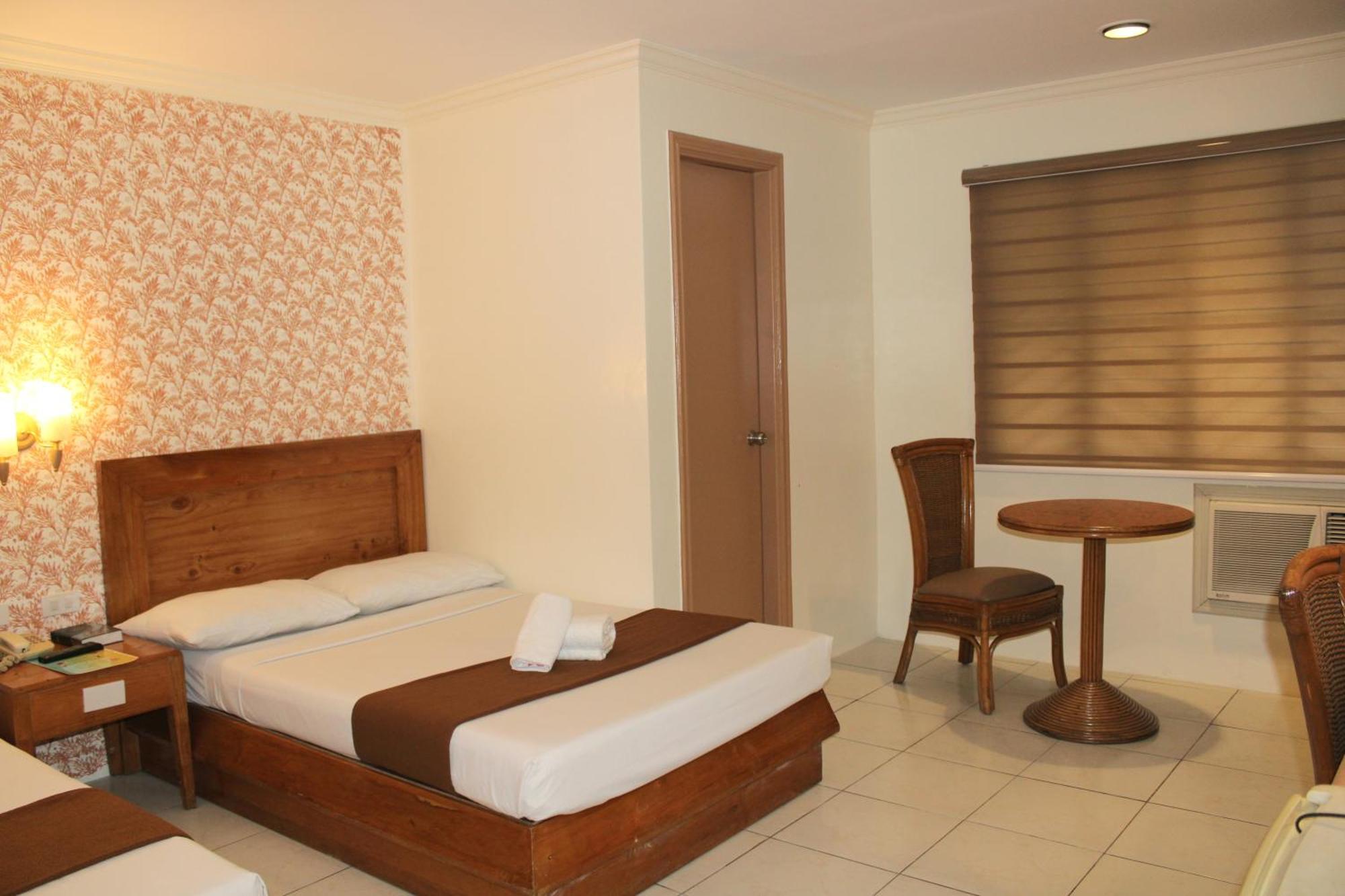 OYO 653 Rosas Garden Hotel Manila Exterior foto